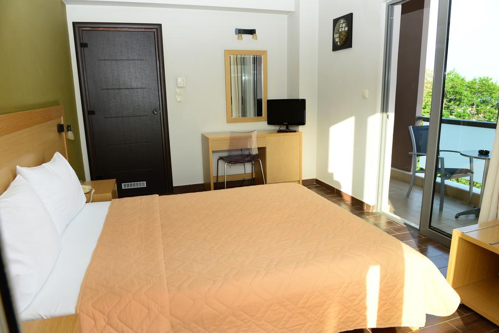 Ionion Hotel Kyparissia Habitación foto