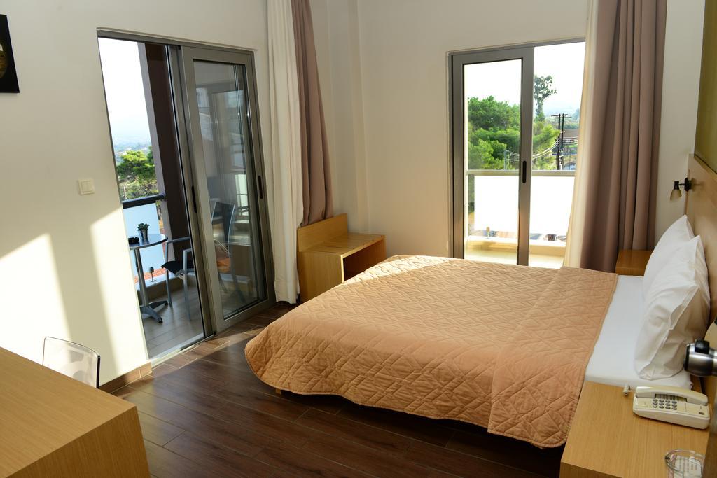 Ionion Hotel Kyparissia Habitación foto