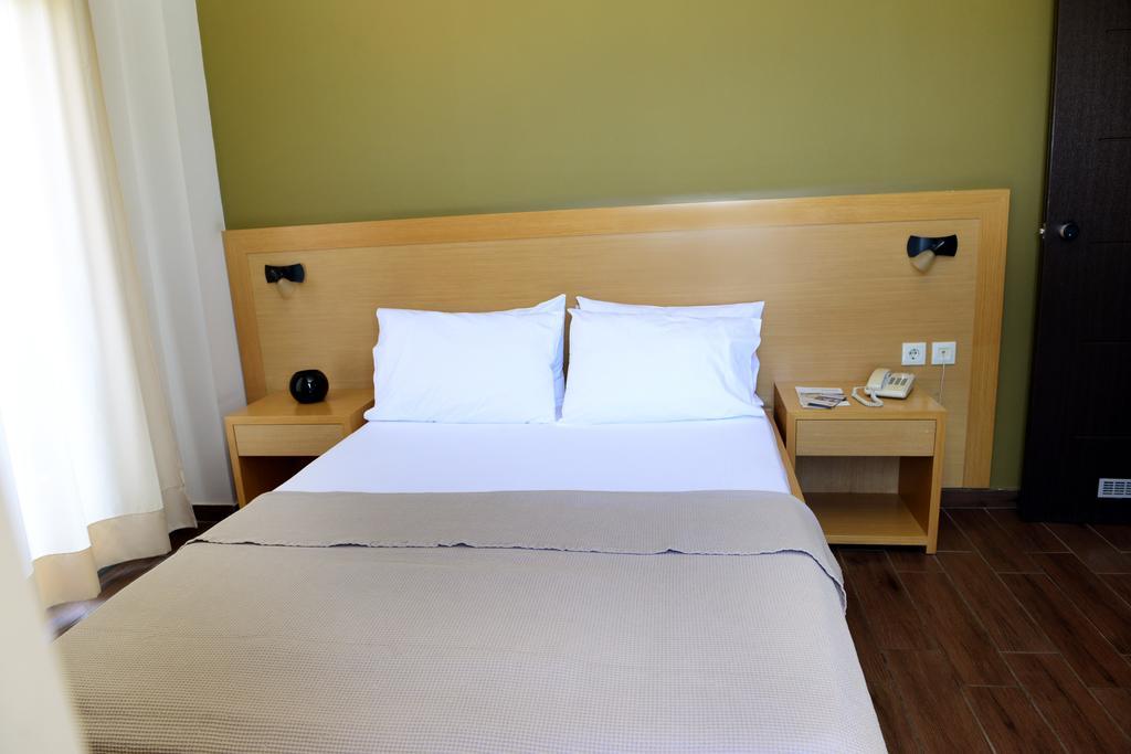 Ionion Hotel Kyparissia Habitación foto